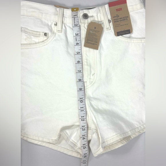 LEVI'S WHITE DENIM HIGH WAIST MOM SHORTS - Picture 5 of 9